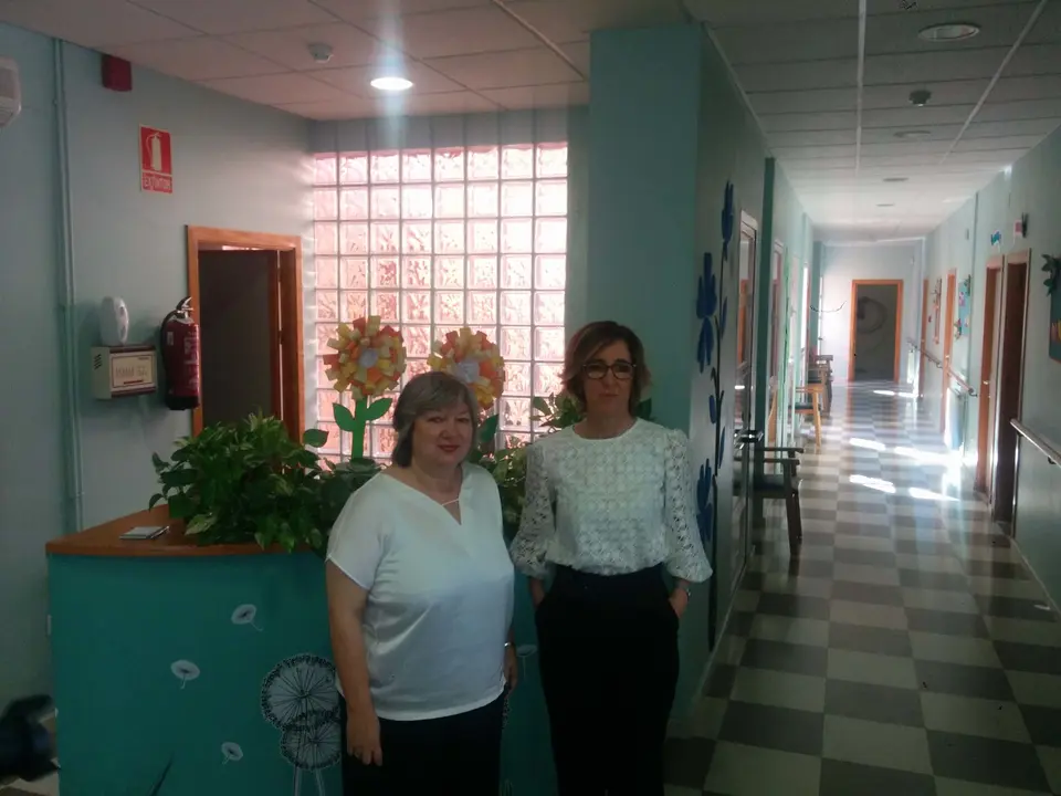 Mercedes Murias y Consolacion Serrano visitan el Centro de Dia de Almendralejo (24)
