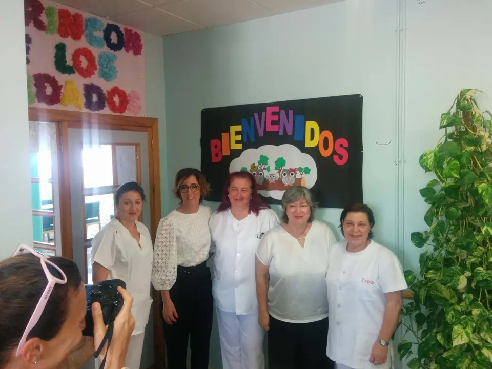 Mercedes Murias y Consolacion Serrano visitan el Centro de Dia de Almendralejo (31)