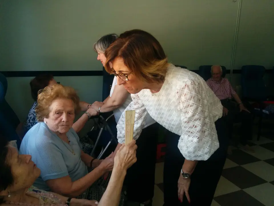 Mercedes Murias y Consolacion Serrano visitan el Centro de Dia de Almendralejo (43)