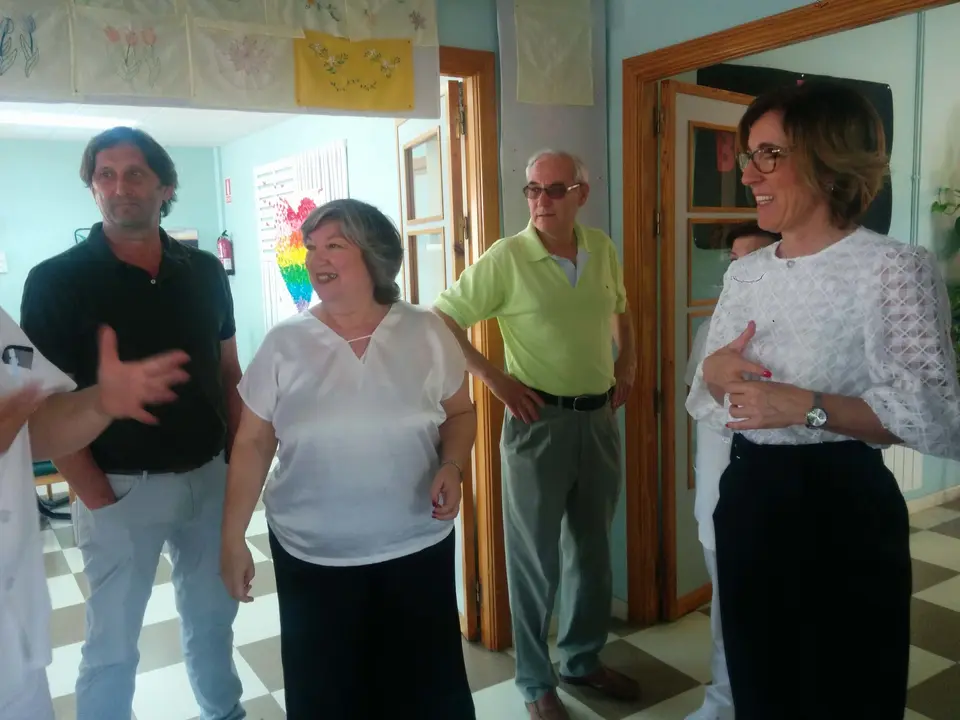 Mercedes Murias y Consolacion Serrano visitan el Centro de Dia de Almendralejo (65)