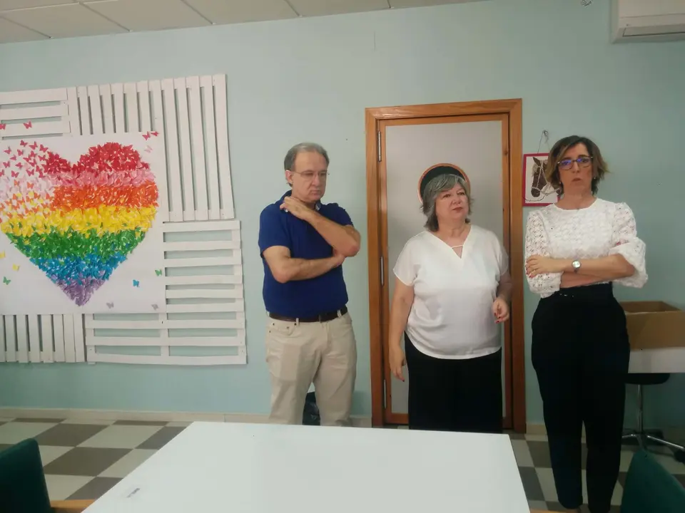 Mercedes Murias y Consolacion Serrano visitan el Centro de Dia de Almendralejo (75)