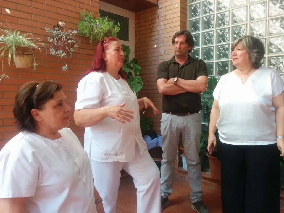 Mercedes Murias y Consolacion Serrano visitan el Centro de Dia de Almendralejo (106)
