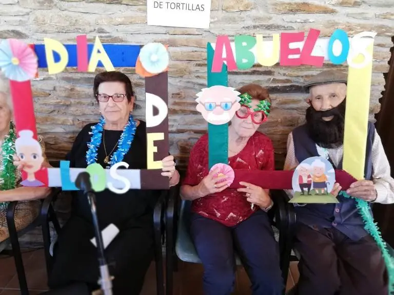 CARRACALEJO Dia de los Abuelos 018 (3)