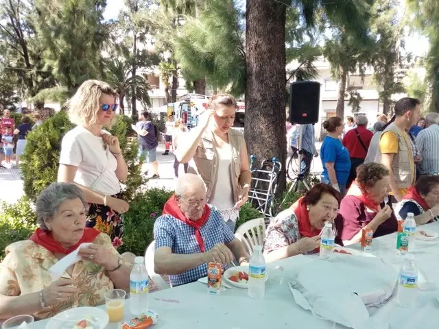 Los mayores del Centro de D&iacute;a Alzheimer Tierra de Barros celebran el D&iacute;a de los Abuelos