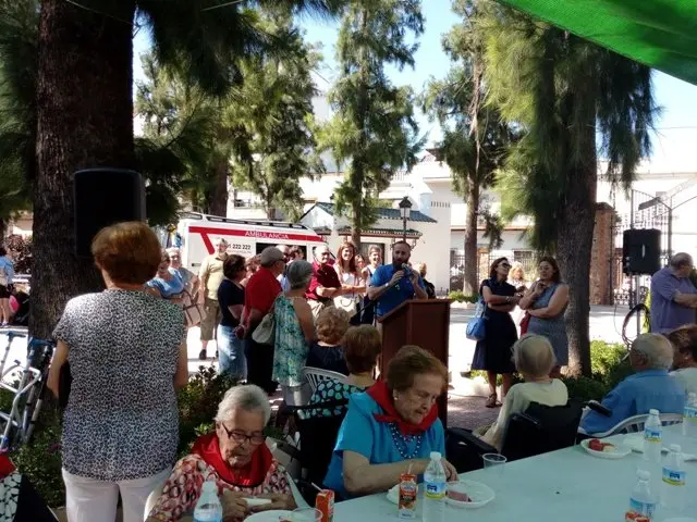 Los mayores del Centro de D&iacute;a Alzheimer Tierra de Barros celebran el D&iacute;a de los Abuelos