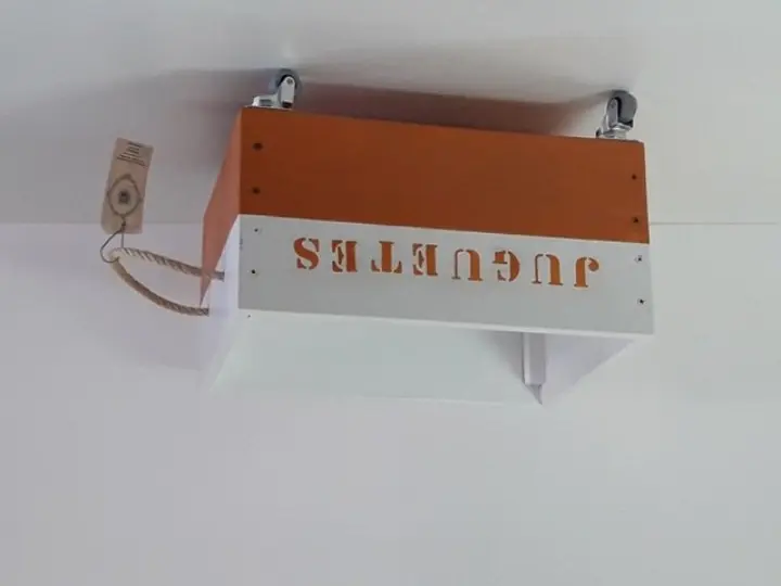 caja juguetes con ruedas