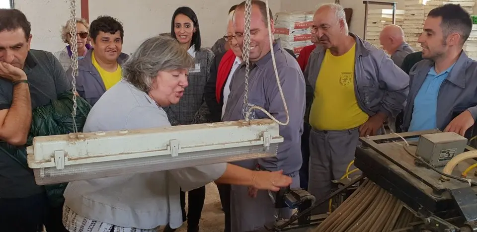 El padre &Aacute;ngel y Mercedes Murias con los usuarios del Centro Ocupacional de Moraleja (120)
