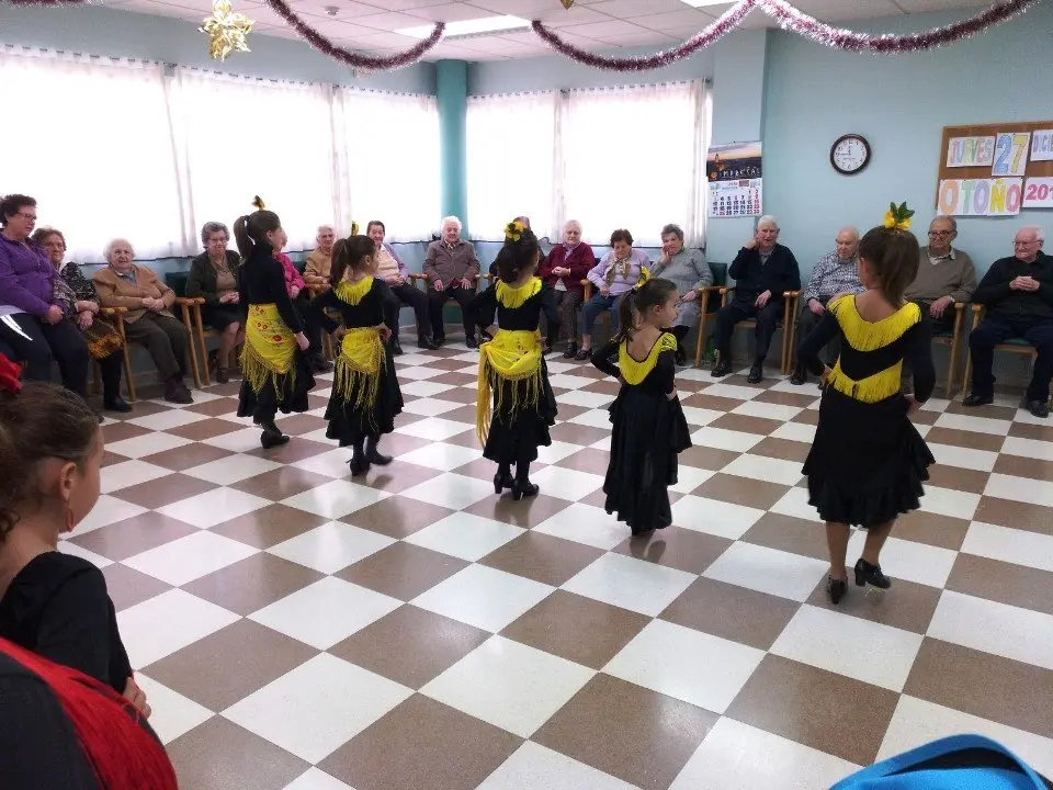 Grupo de sevillanas en Almendralejo (2)
