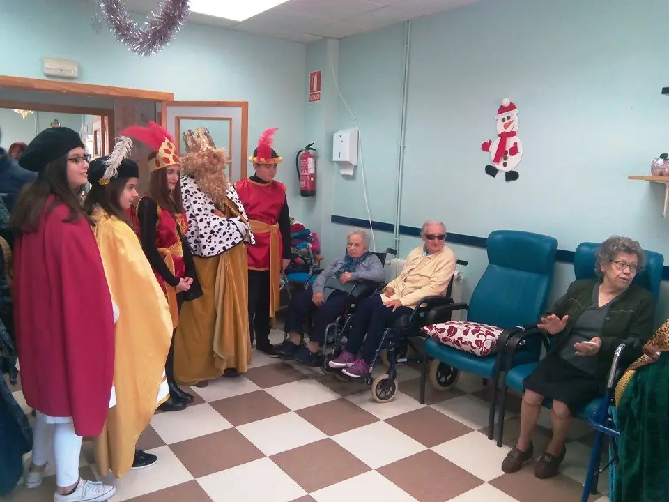 ALMENDRALEJO Visita de los Reyes Magos 01019 (1)