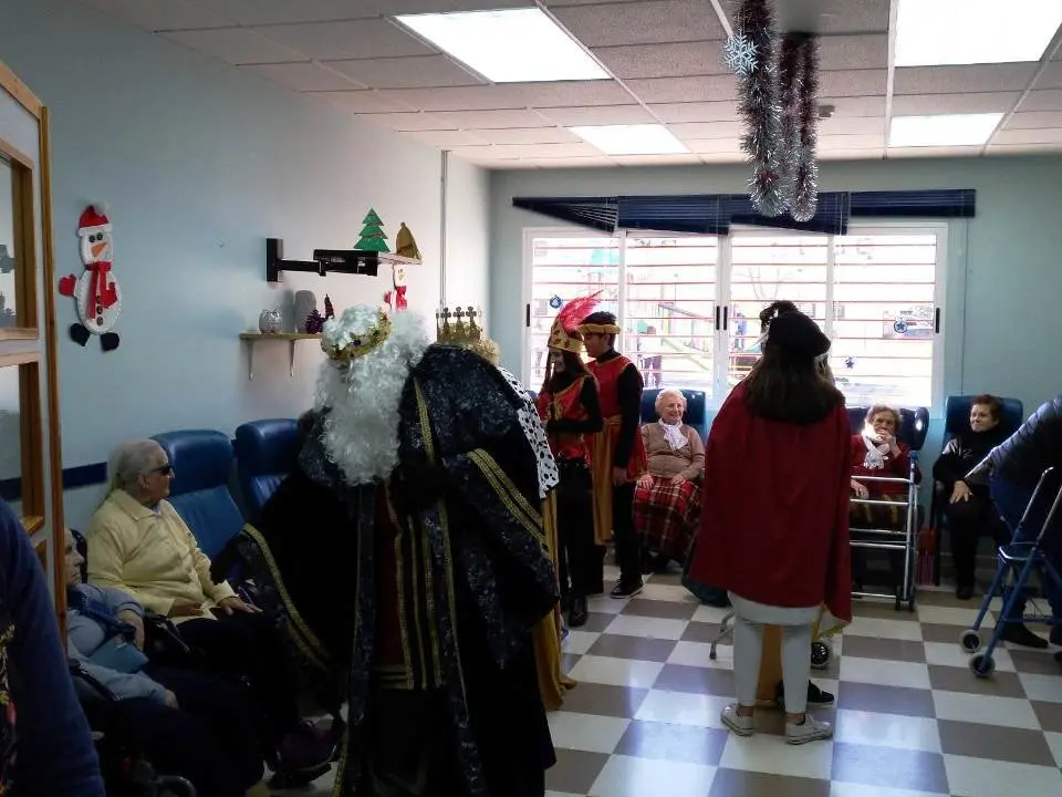 ALMENDRALEJO Visita de los Reyes Magos 01019 (6)