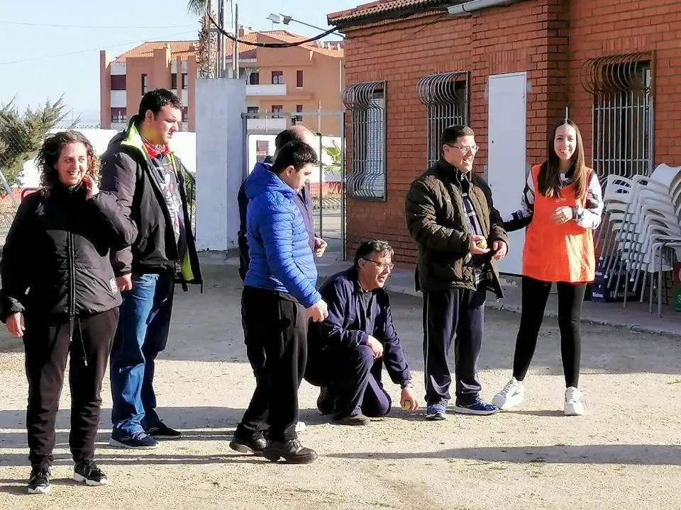 Los jovenes de TEEN EMPRENDE entrenan para jedes con usuariuos del COM (2)