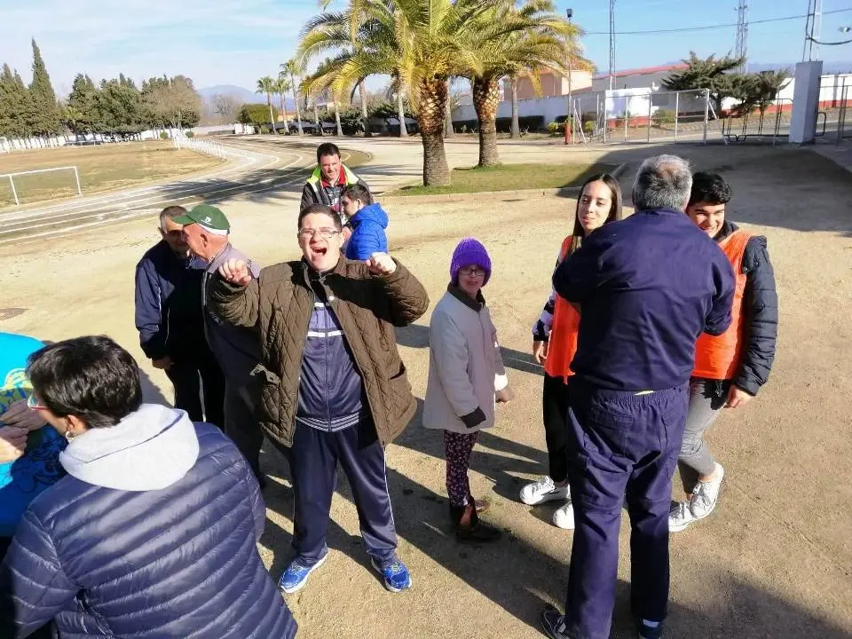 Los jovenes de TEEN EMPRENDE entrenan para jedes con usuariuos del COM (7)