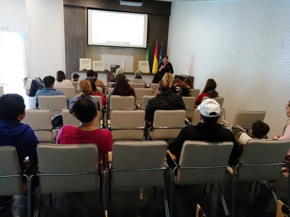 Familias del Programa emeritense visitan el 112 02019 (2)