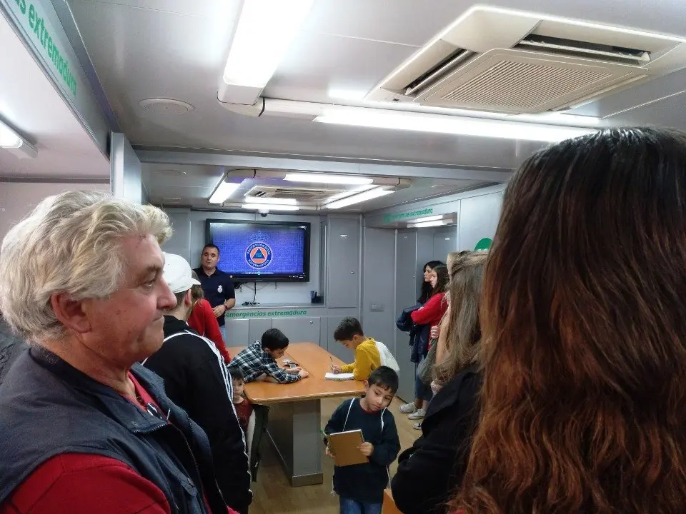 Familias del Programa emeritense visitan el 112 02019 (3)