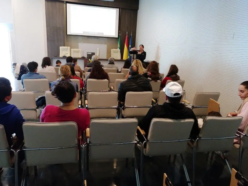 Familias del Programa emeritense visitan el 112 02019 (6)