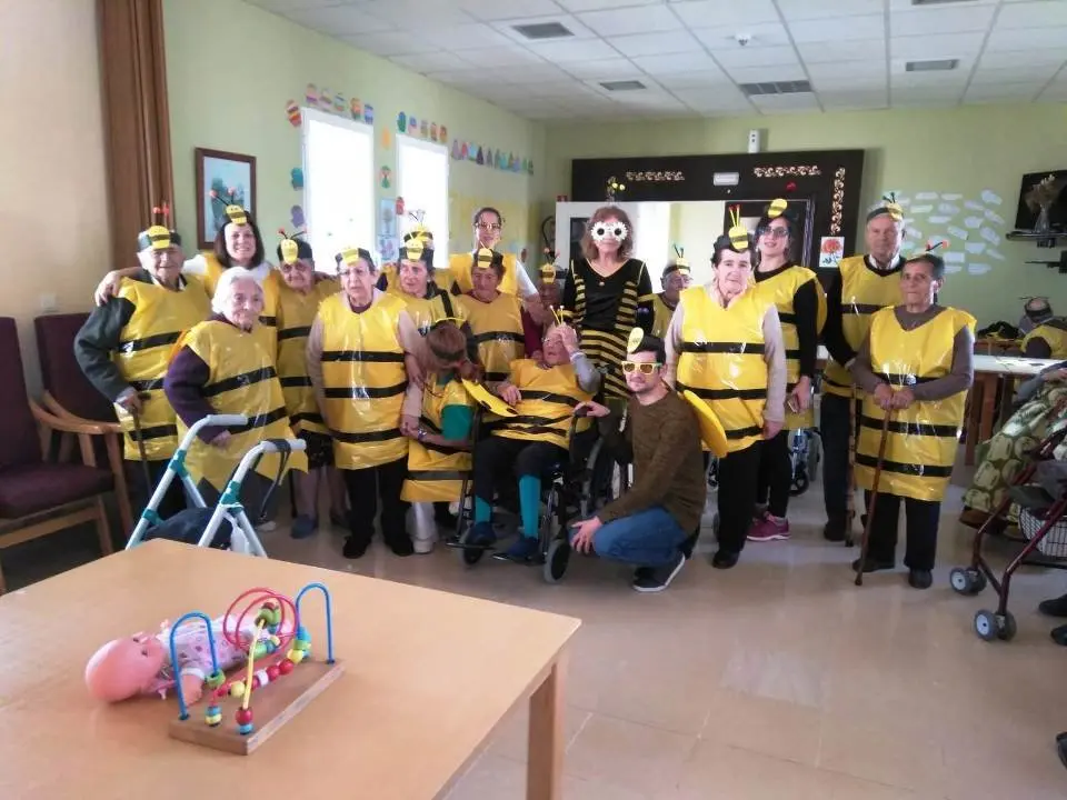 Abejas carnavalescas en Torrecilla de los &Aacute;ngeles (2)