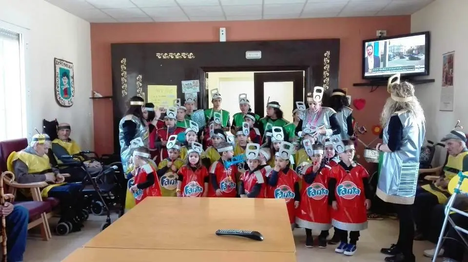 Abejas carnavalescas en Torrecilla de los &Aacute;ngeles (3)