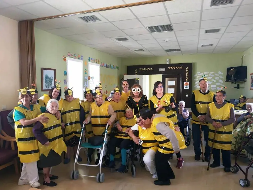 Abejas carnavalescas en Torrecilla de los &Aacute;ngeles (5)