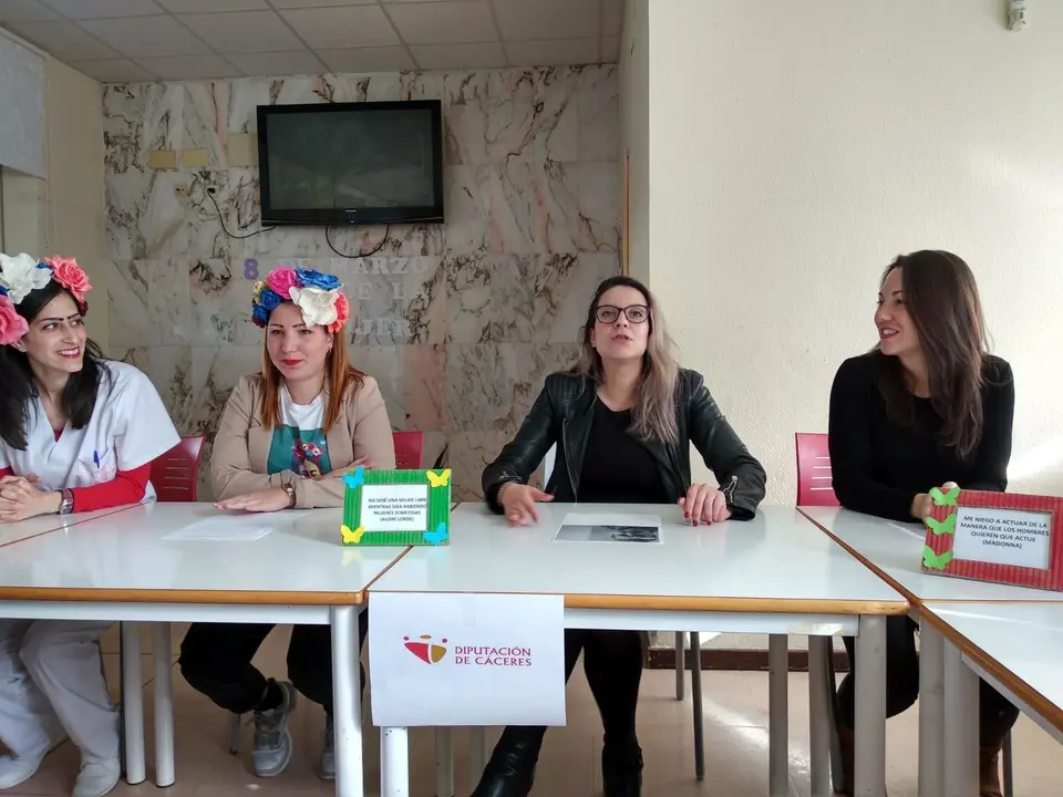 Nu&ntilde;omoral celebra el 8 de marzo en el Centro Residencial y Familiar (8)