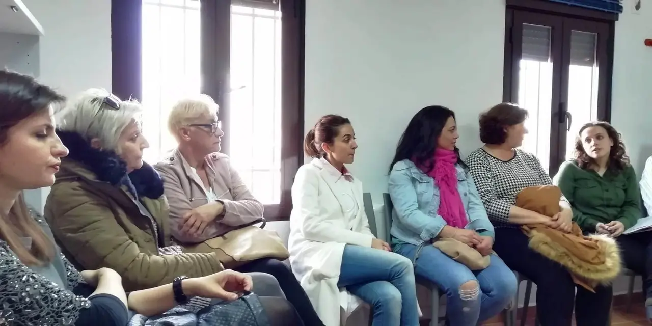 Charla en el Centro de D&iacute;a sobre mujer y adicciones (1)