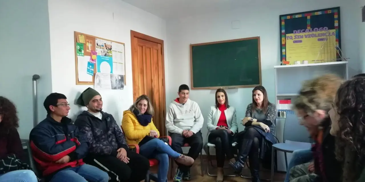Charla en el Centro de D&iacute;a sobre mujer y adicciones (2)