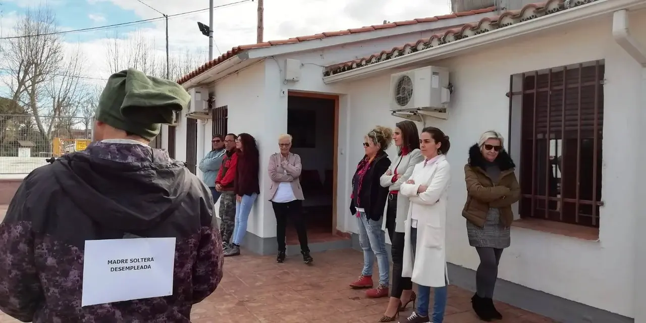 Charla en el Centro de D&iacute;a sobre mujer y adicciones (5)