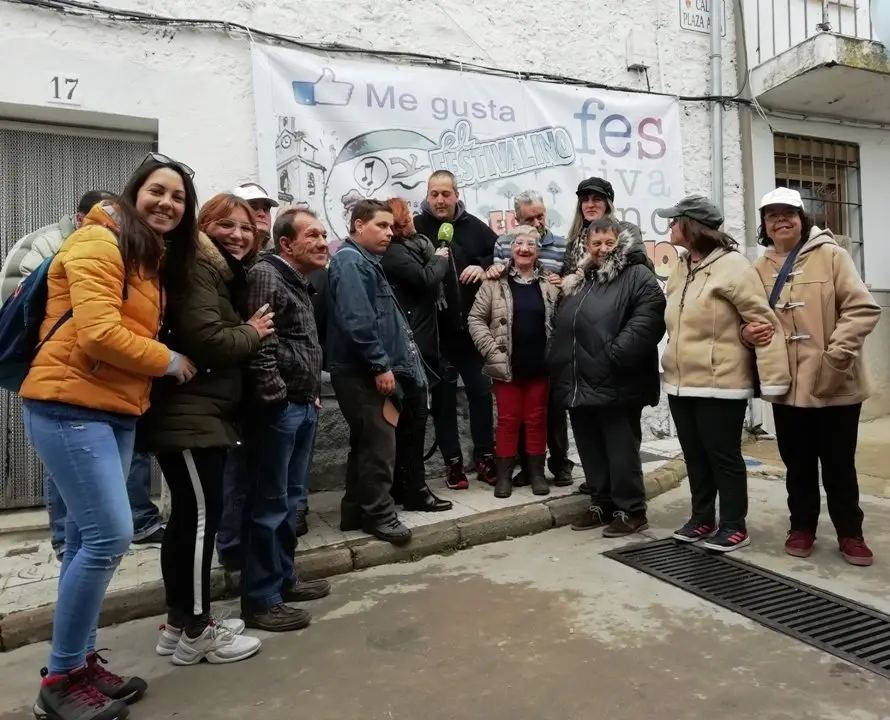 Residentes de Nu&ntilde;omoral en el Festivalino 04019 (9)