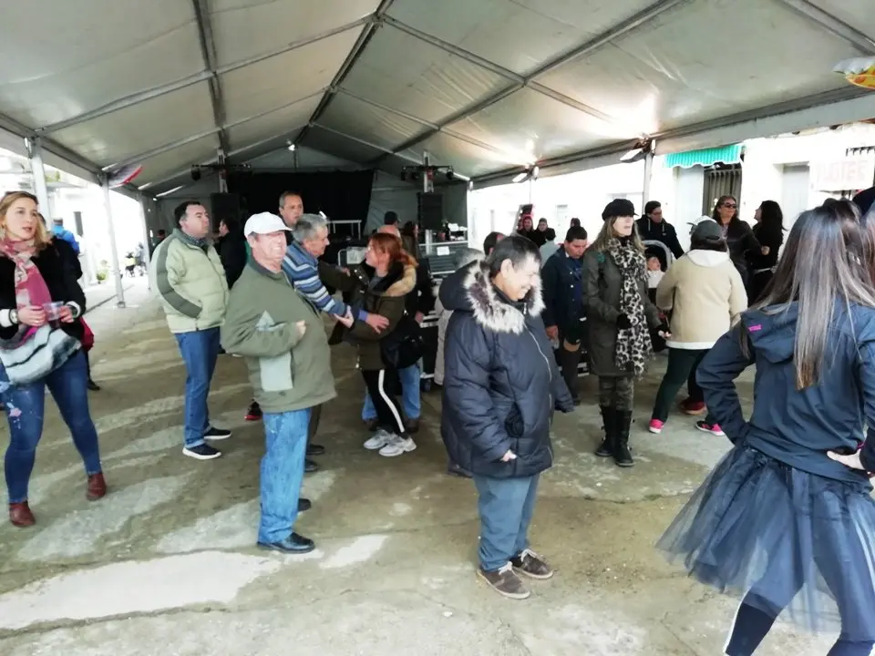 Residentes de Nu&ntilde;omoral en el Festivalino 04019 (12)