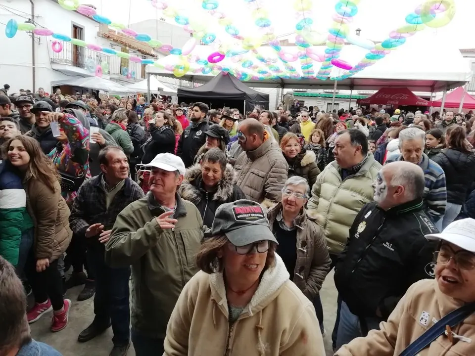 Residentes de Nu&ntilde;omoral en el Festivalino 04019 (18)