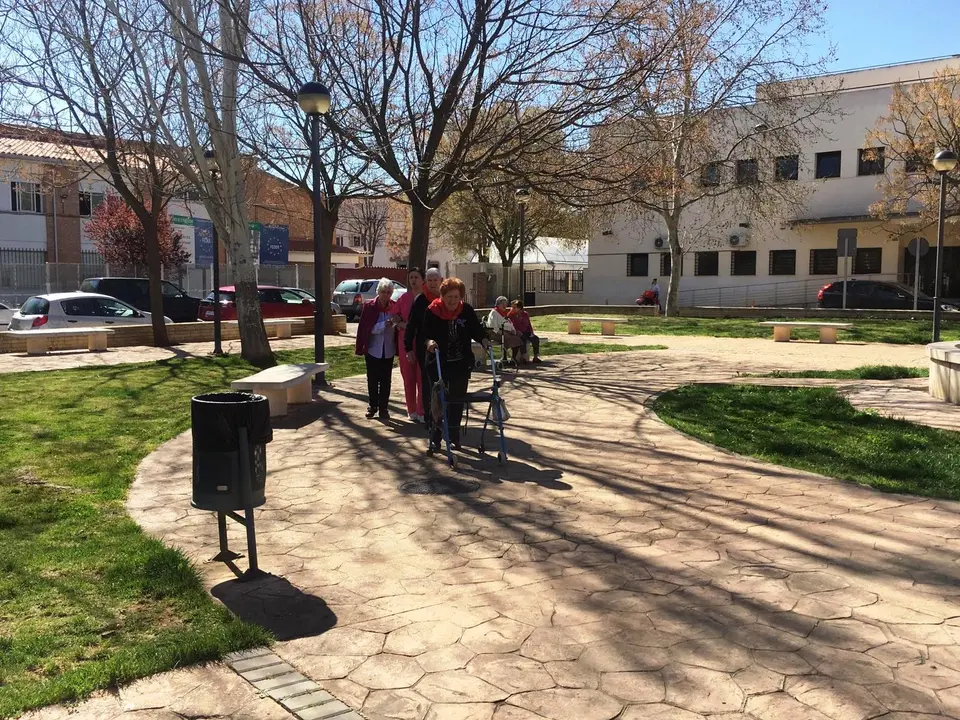Usuarios de Tierra de Barros en el parque San Jose 04019 (7)