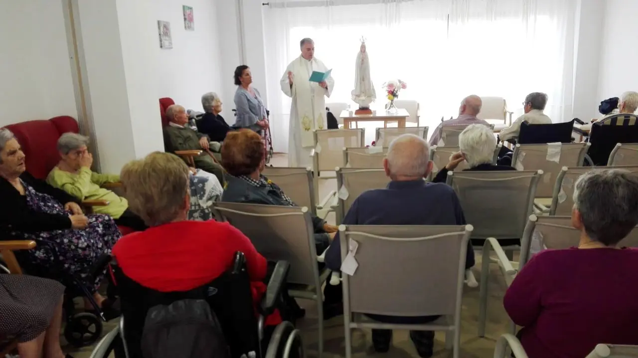 Virgen de Fatima visita la residencia El Encinar 0519 (9)