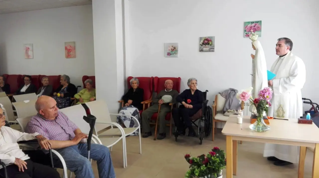 Virgen de Fatima visita la residencia El Encinar 0519 (11)