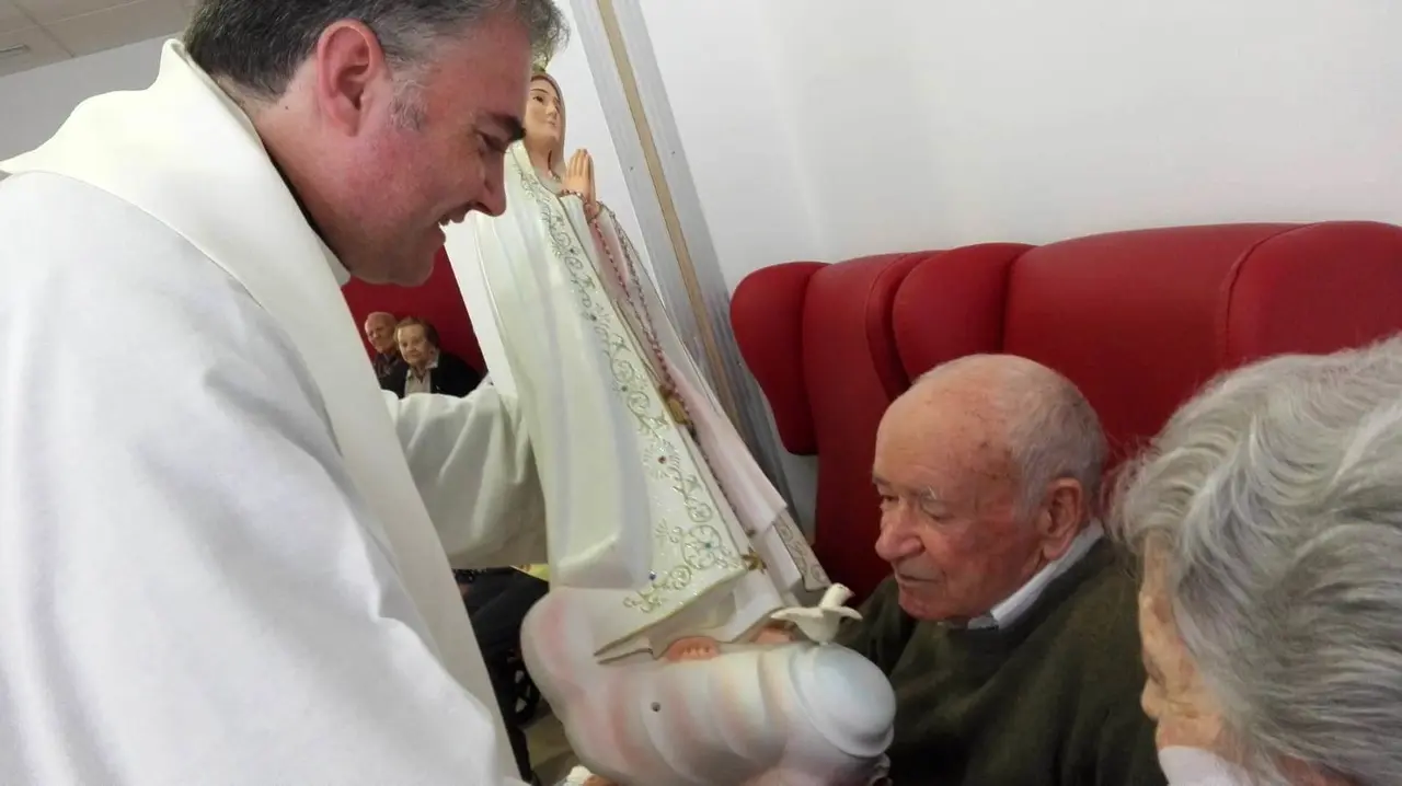Virgen de Fatima visita la residencia El Encinar 0519 (12)