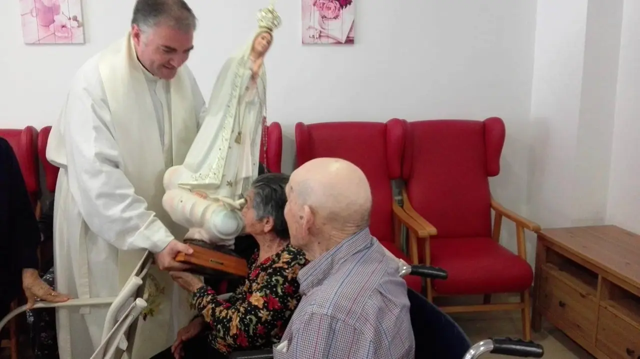 Virgen de Fatima visita la residencia El Encinar 0519 (13)