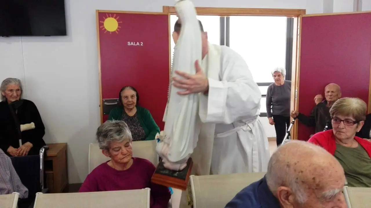 Virgen de Fatima visita la residencia El Encinar 0519 (15)