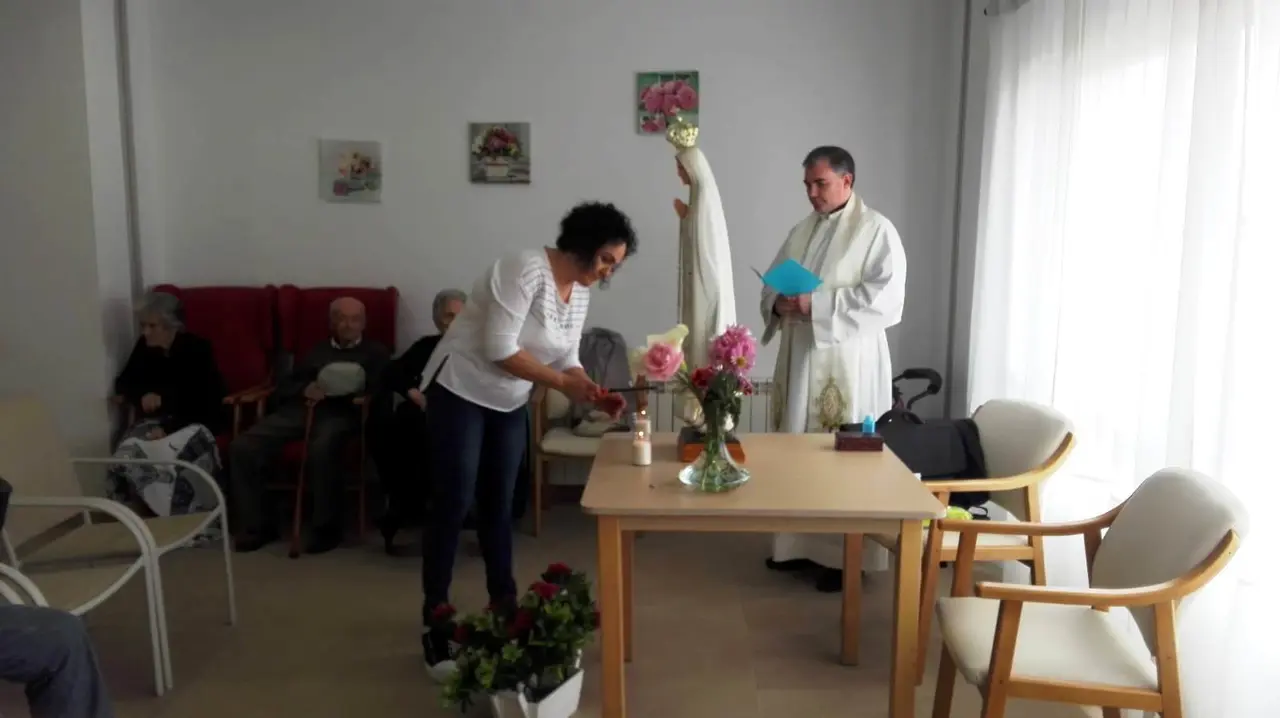 Virgen de Fatima visita la residencia El Encinar 0519 (16)
