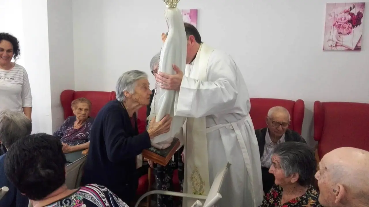 Virgen de Fatima visita la residencia El Encinar 0519 (18)