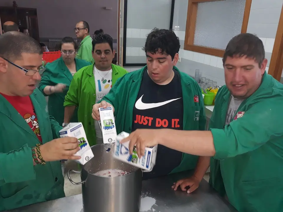 Alumos de Pretaller en el taller de cocina 05019 (2)