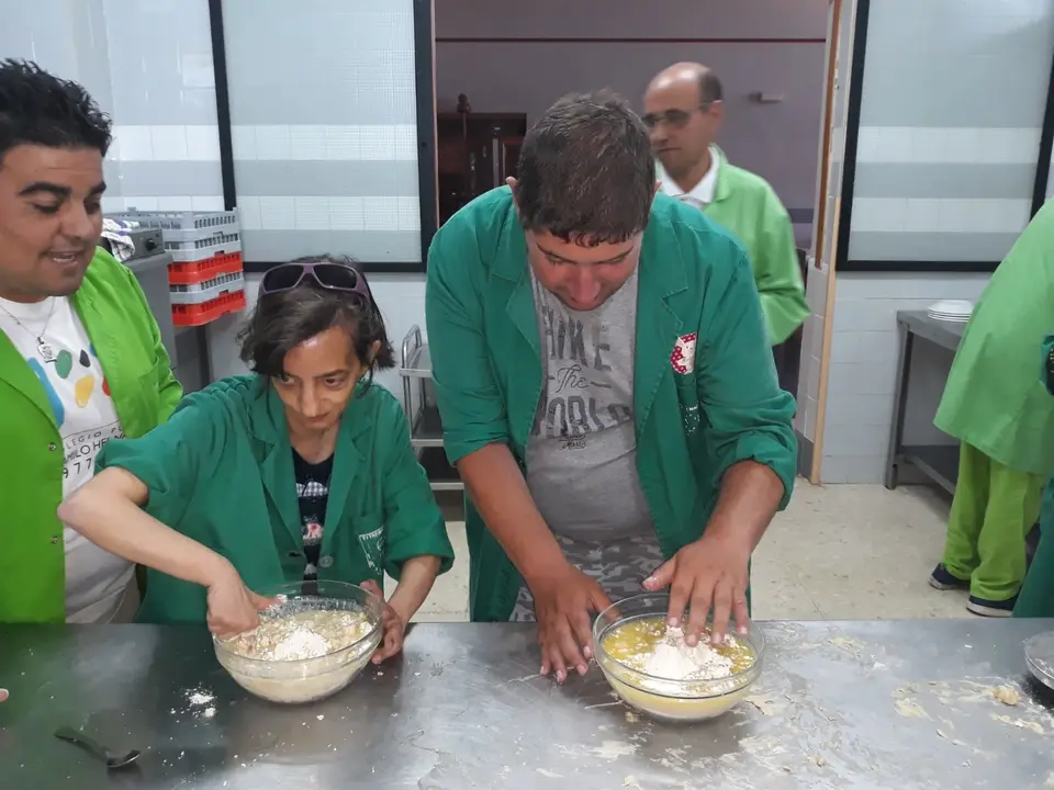 Alumos de Pretaller en el taller de cocina 05019 (3)