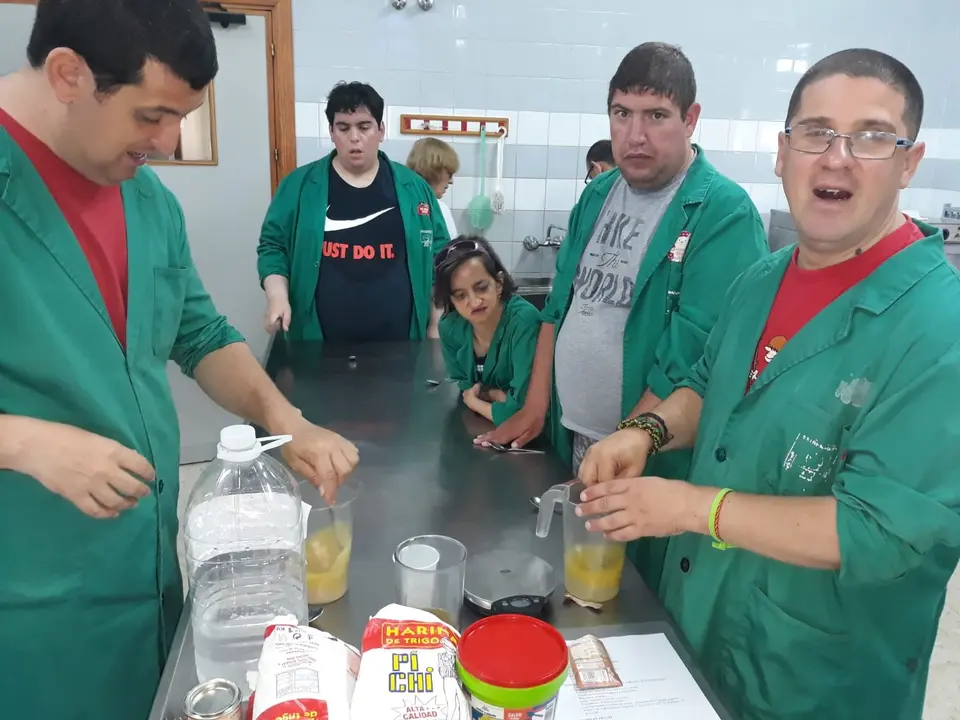 Alumos de Pretaller en el taller de cocina 05019 (6)