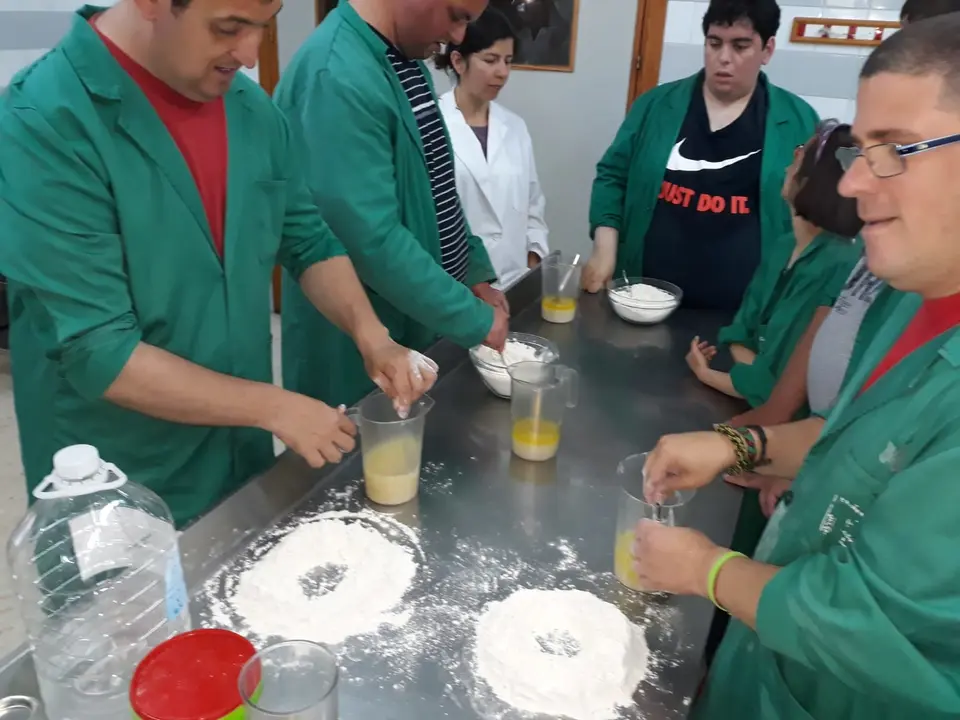 Alumos de Pretaller en el taller de cocina 05019 (8)