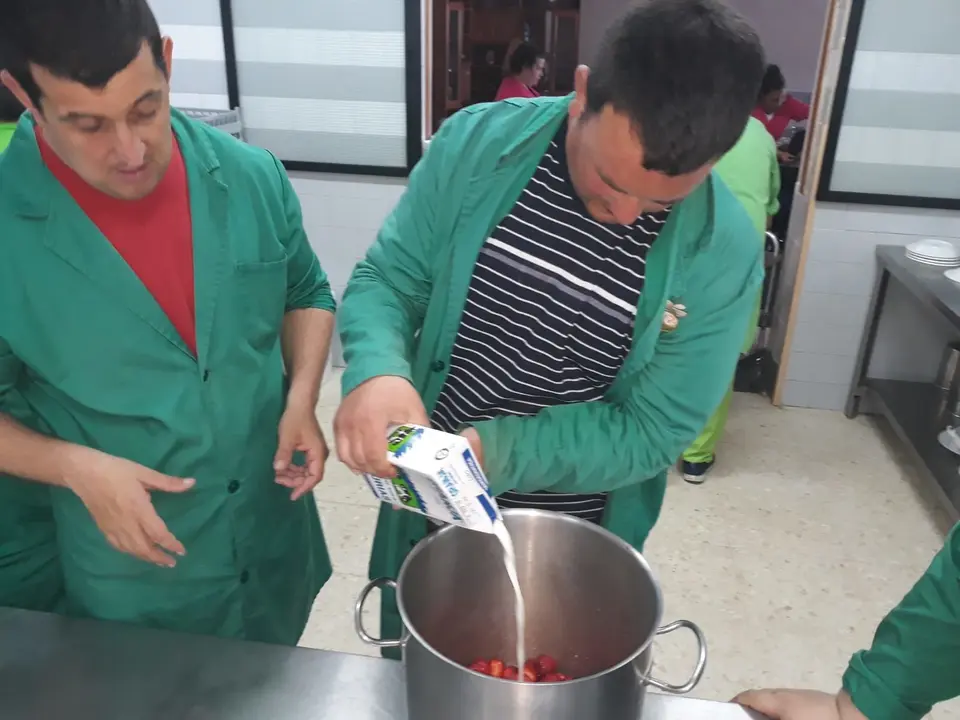 Alumos de Pretaller en el taller de cocina 05019 (9)