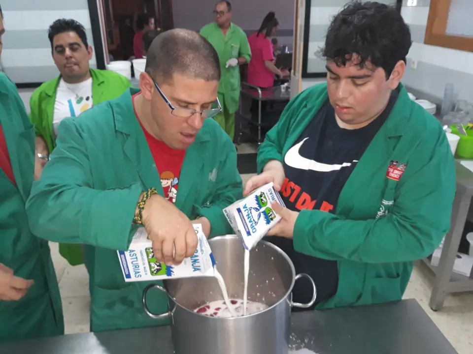Alumos de Pretaller en el taller de cocina 05019 (14)