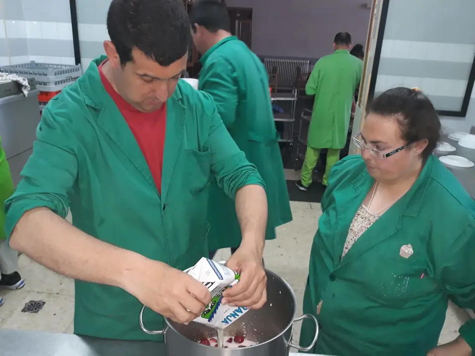 Alumos de Pretaller en el taller de cocina 05019 (17)