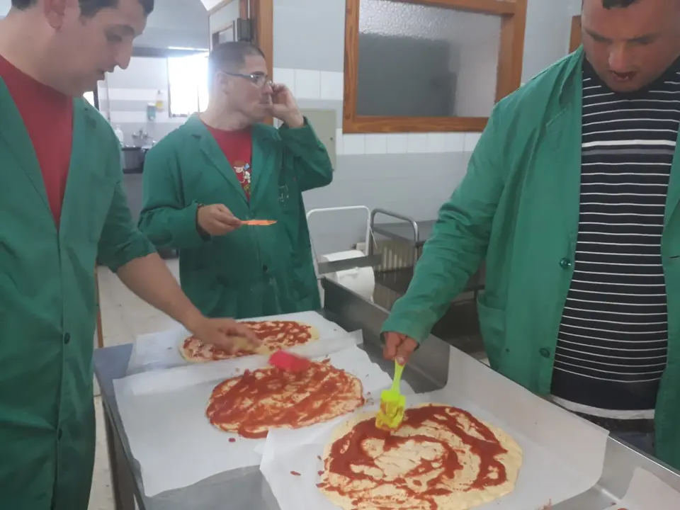 Alumos de Pretaller en el taller de cocina 05019 (18)