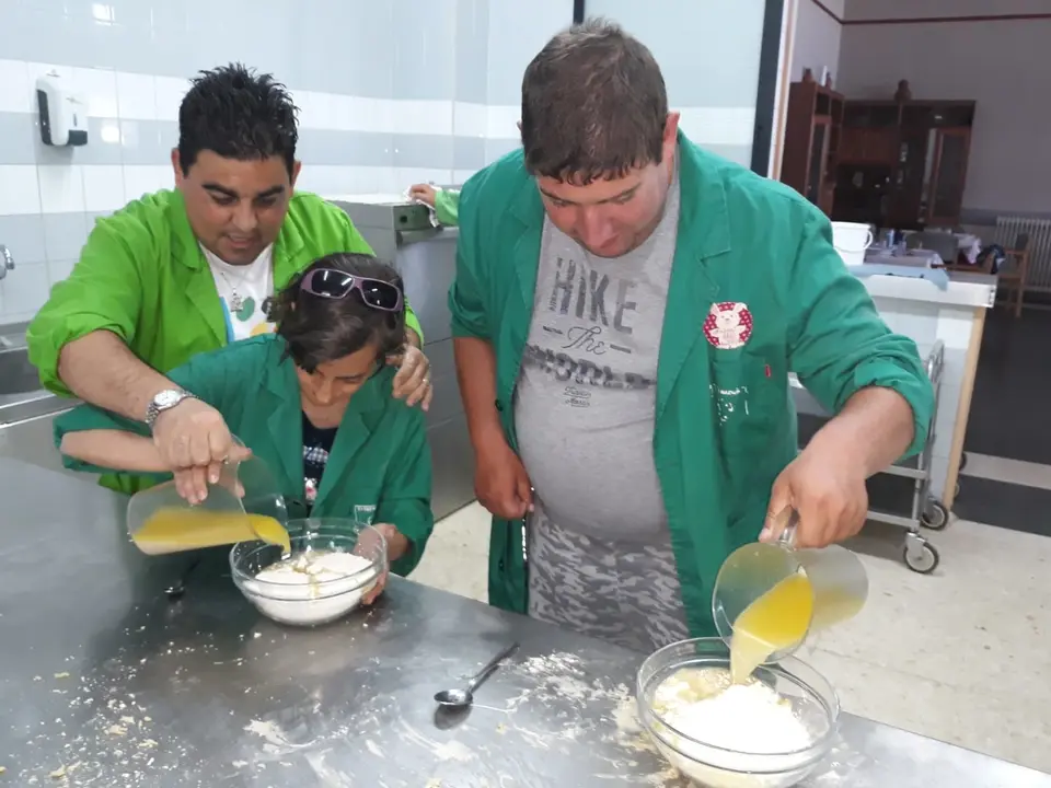 Alumos de Pretaller en el taller de cocina 05019 (21)