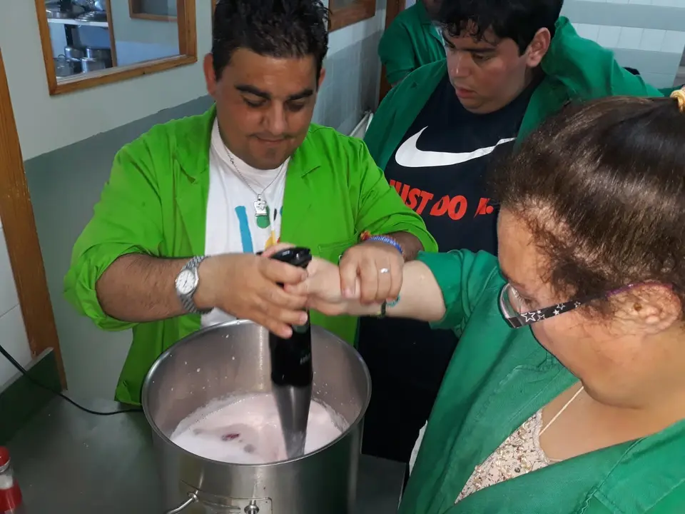 Alumos de Pretaller en el taller de cocina 05019 (23)
