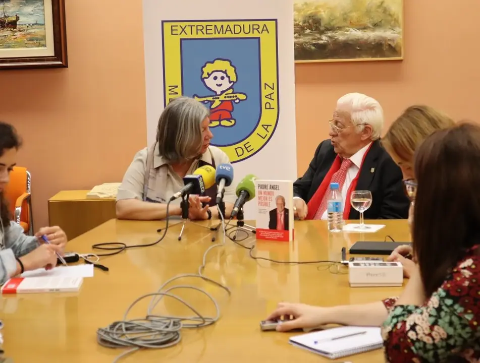 Charla padre Angel en Merida XXV aniversario (77)