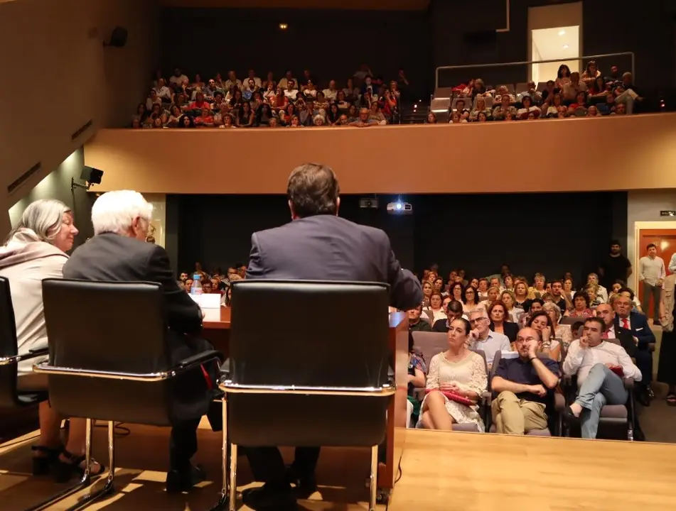 Charla padre Angel en Merida XXV aniversario (318)