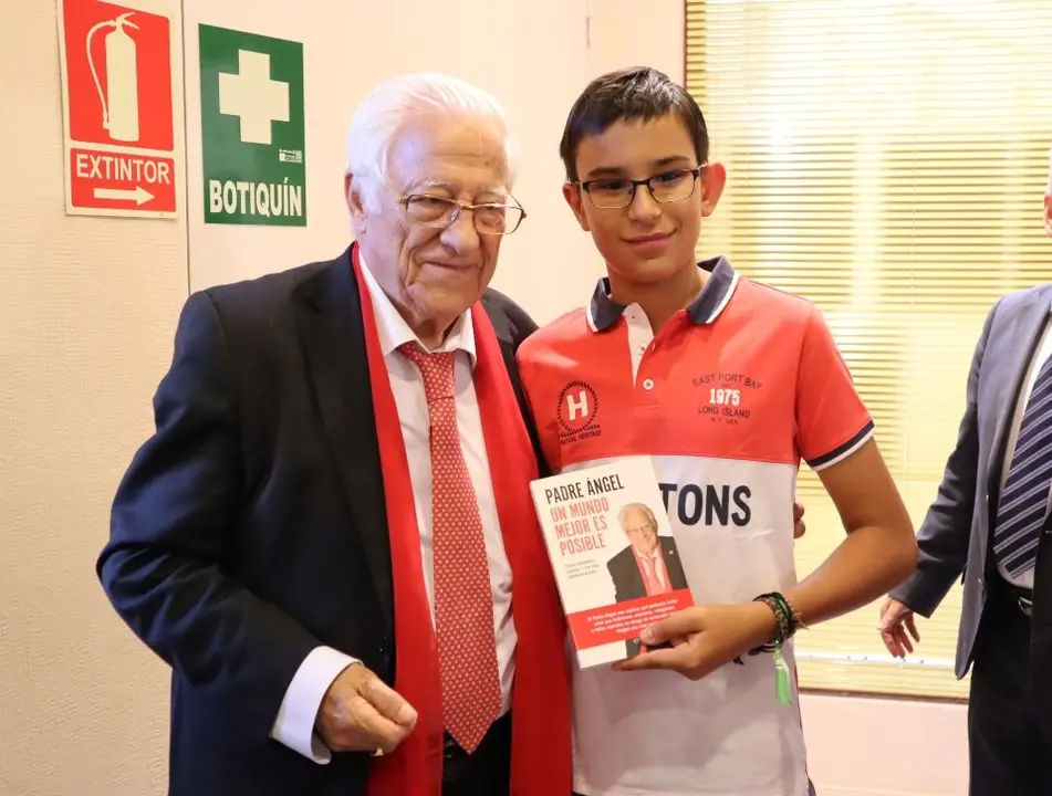 Charla padre Angel en Merida XXV aniversario (343)